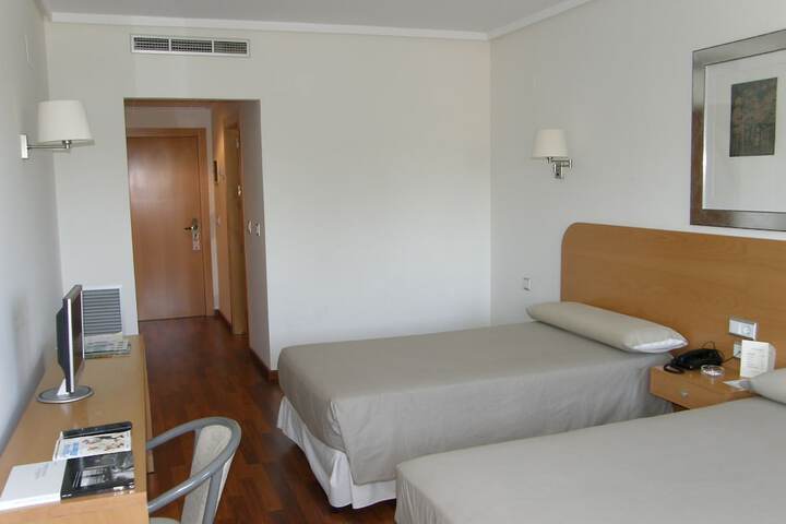 Room 5 of 33