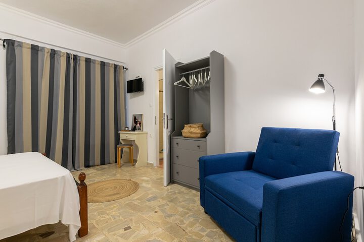 Room 2 of 100