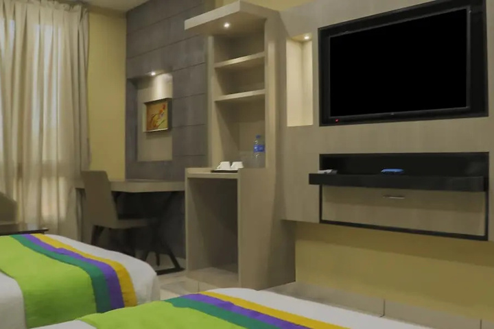 Room 4 of 11