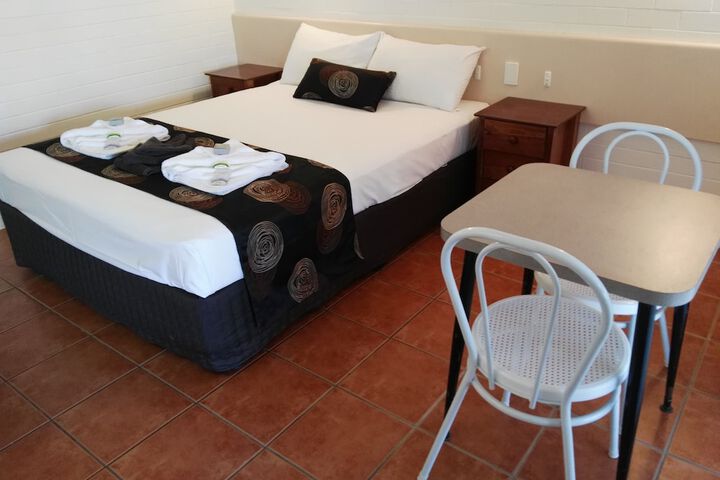 Room 3 of 74