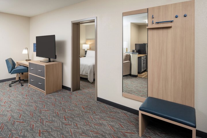 Room 2 of 32