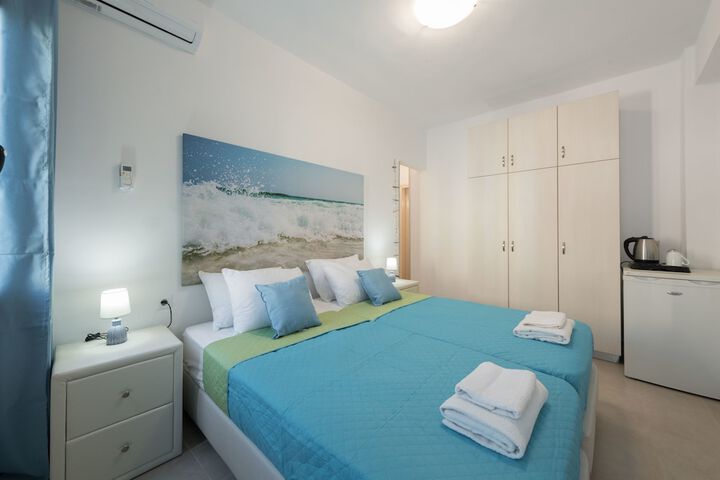 Room 4 of 15
