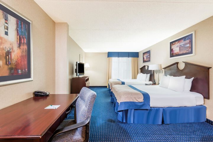 2 Queen Beds (4 of 7)