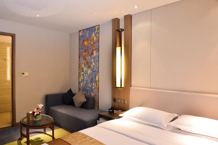 Room 12 of 50