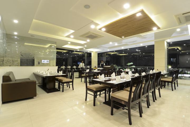 Dining 16 of 23