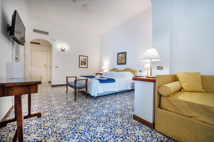 Room 27 of 193
