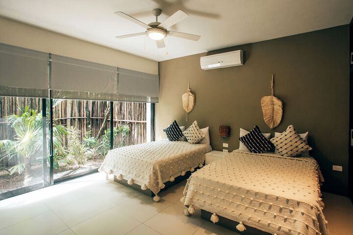 Room 25 of 161