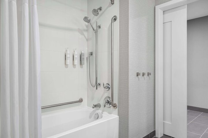2 Queen Beds Mobility Hearing Accessible Tub (2 of 10)