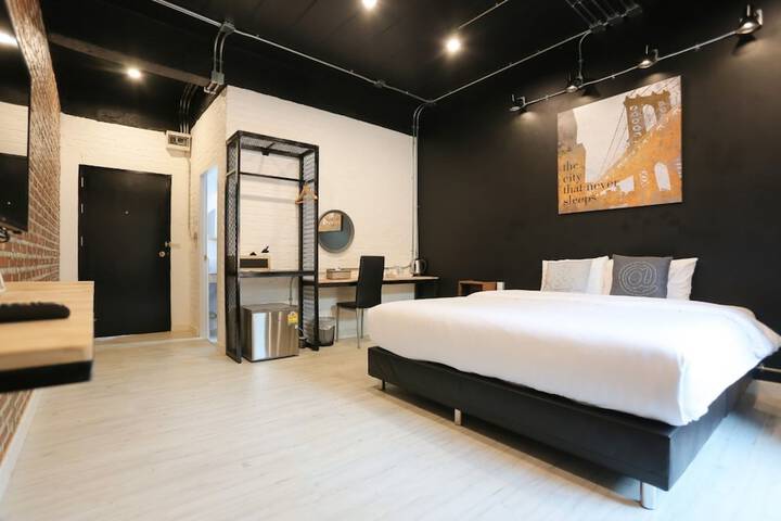 Room 47 of 105