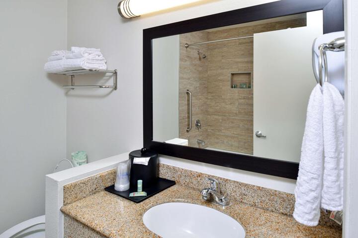 1 Queen Bed Second Floor Sofa Bed Sitting Area Work Desk WiFi Full Breakfast (5 of 19)