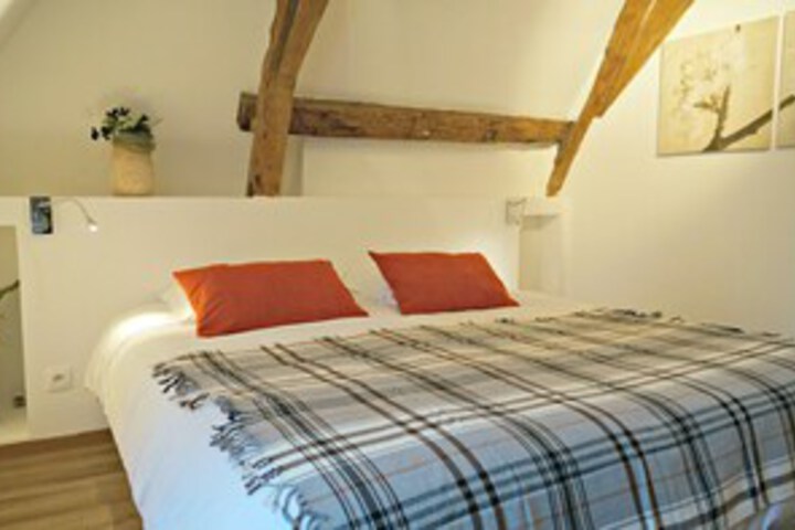 Room 10 of 12