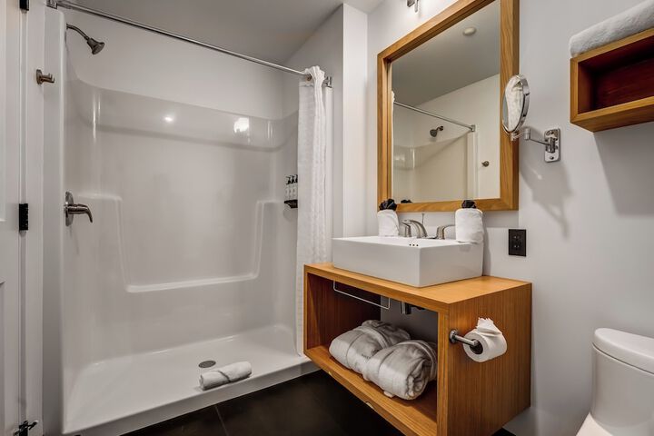 Room 46 of 77