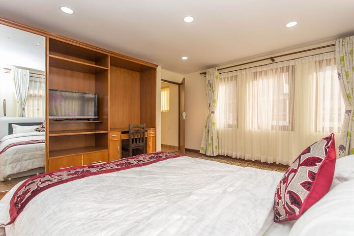Room 6 of 14