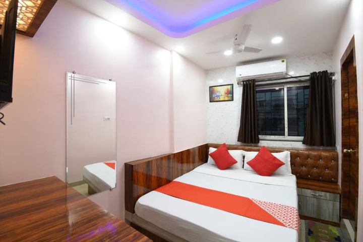 Room 4 of 12