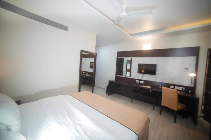 Room 8 of 34
