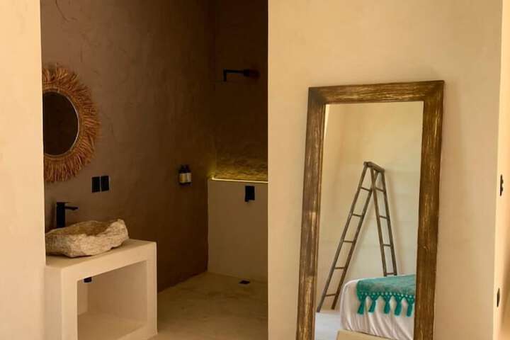 Room 3 of 90
