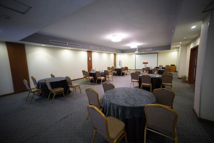 Ballroom/Hall 147 of 163