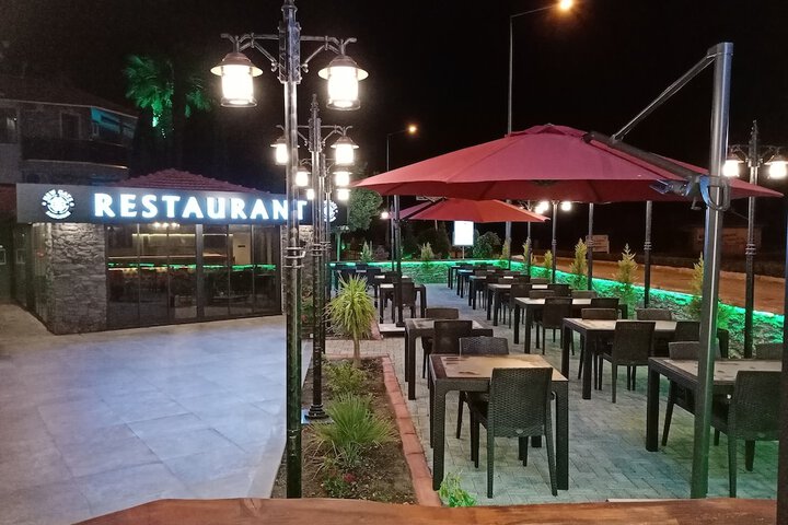 Dining 45 of 76