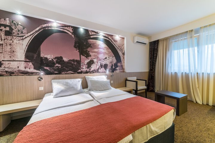 Room 49 of 103