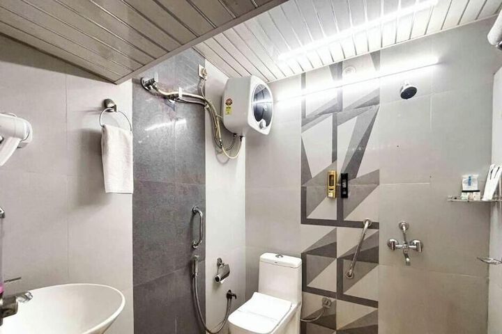 Room 14 of 32