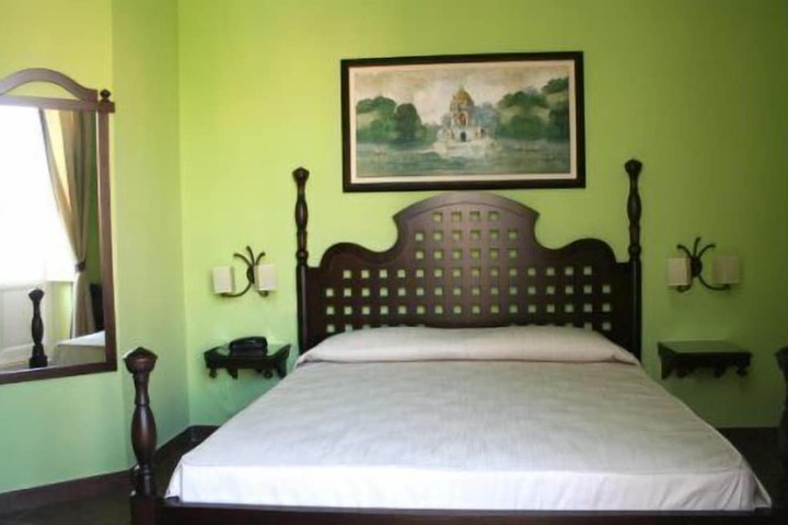 Room 15 of 35
