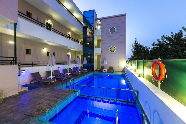 Hotel Manos Palace in Mylopotamos