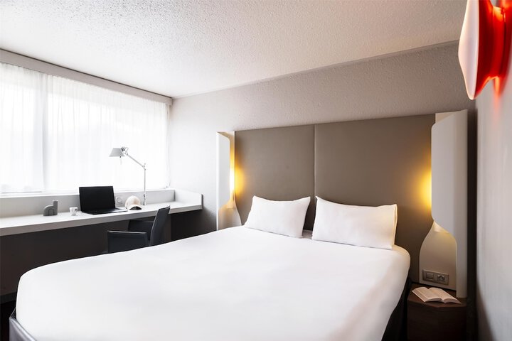 Room 2 of 36