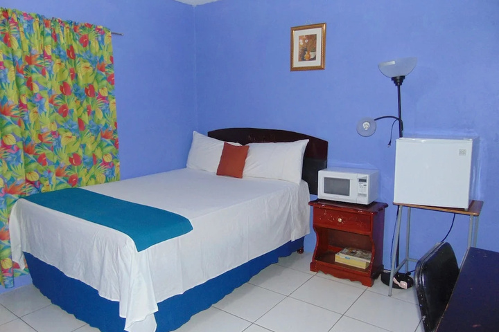 Room 5 of 18