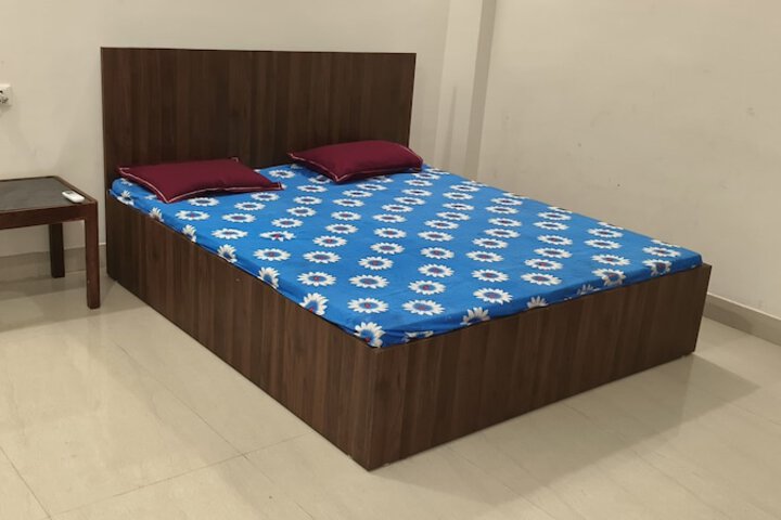 Room 7 of 13