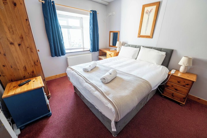 Room 2 of 64