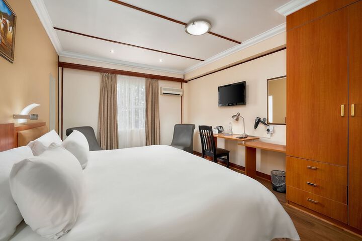 Room 8 of 33