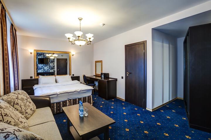 Room 14 of 33