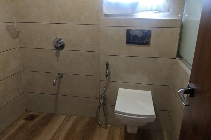 Room 10 of 14