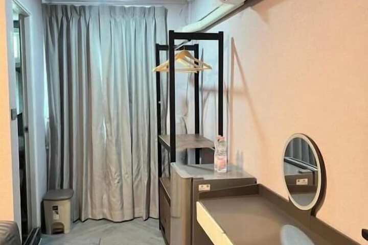 Room 9 of 15