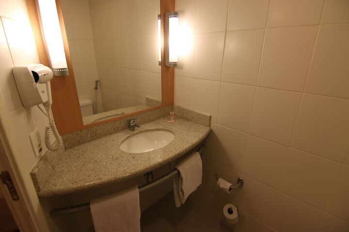 Room 17 of 32