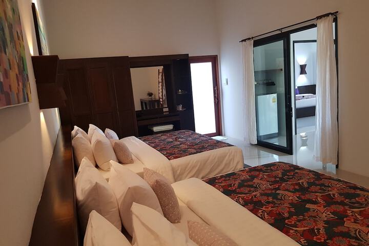 Room 27 of 166