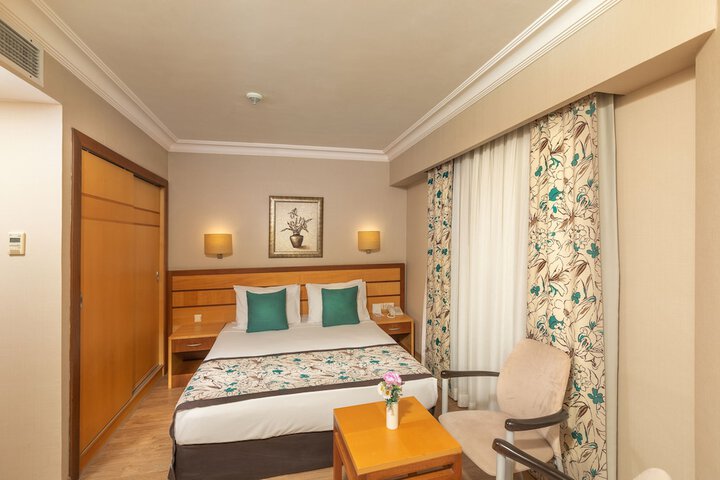 Room 13 of 73