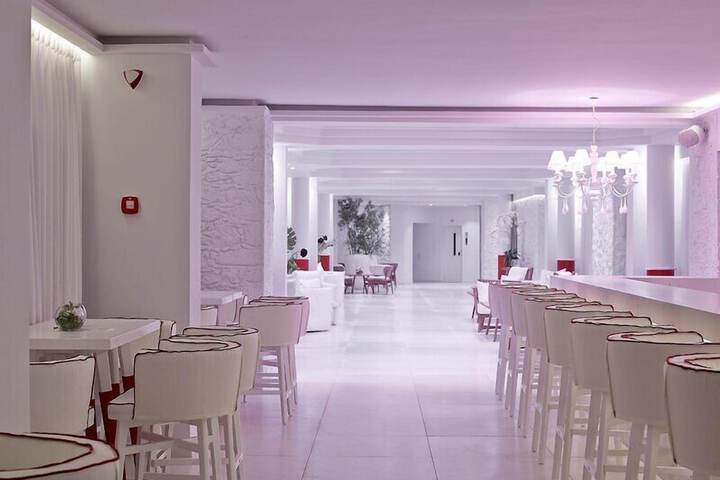 Ballroom/Hall 127 of 165