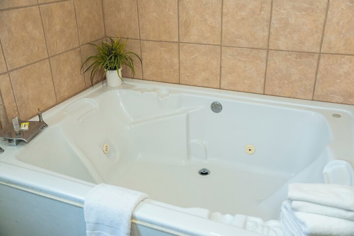 Jetted tub