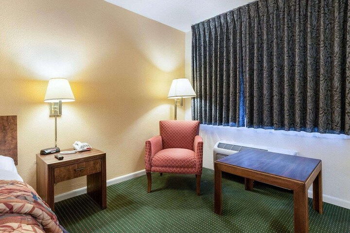 Room 8 of 36