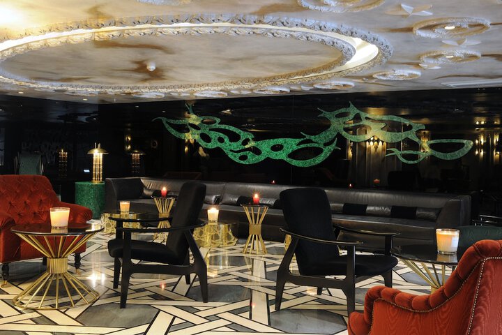 Entrance & Lobby