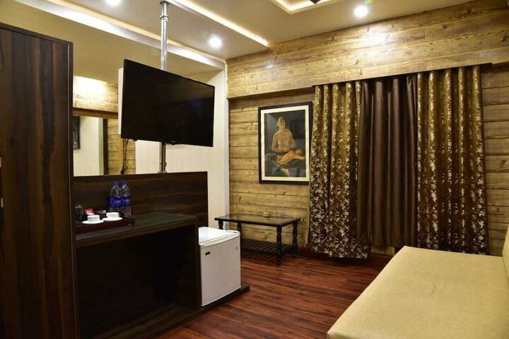 Room 13 of 20