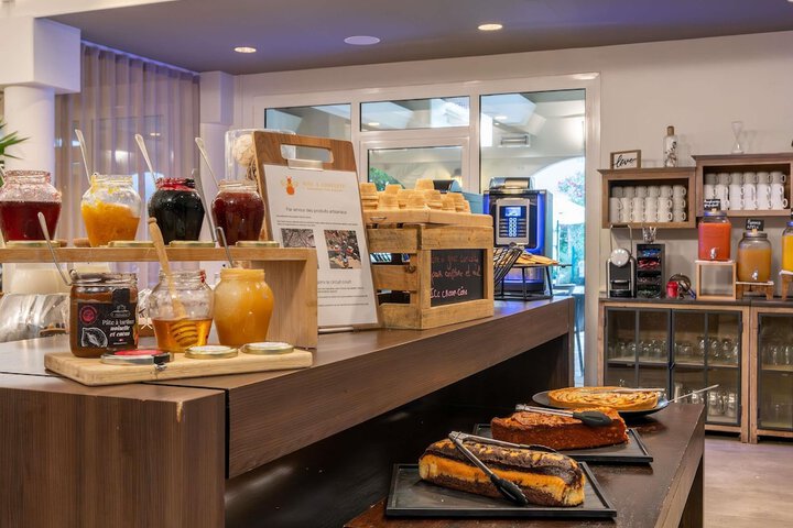 Breakfast/Coffee Service 52 of 107