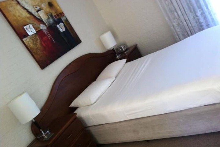 Room 4 of 33