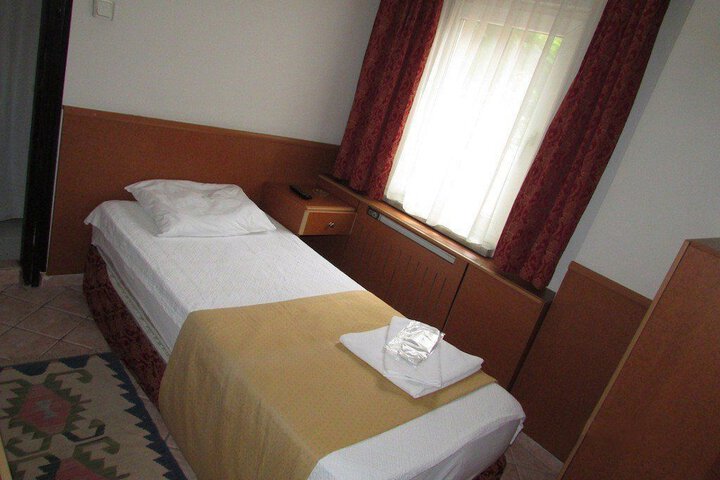 Room 6 of 72