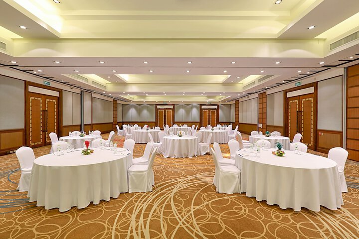Ballroom/Hall 147 of 189