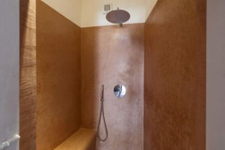 Room 2 of 16