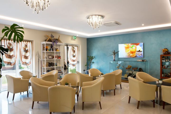 Entrance & Lobby