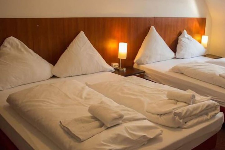 Room 4 of 22