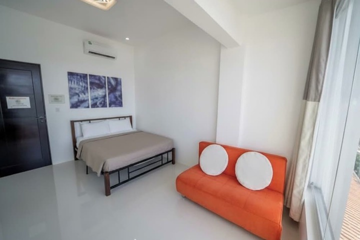 Room 3 of 70